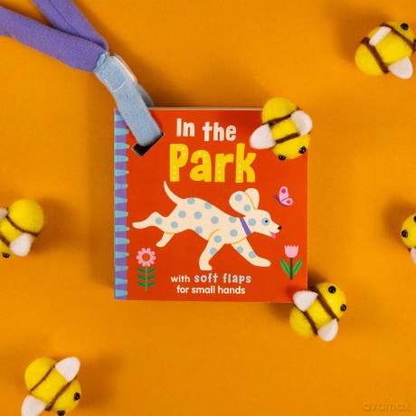 Buggy Book with Felt Flaps - In the Park | Chunky Pram Book for Babies | 6 Spreads of Bright Park Scenes [KSIĄŻKA]