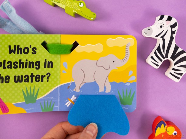 Buggy Book with Felt Flaps - On Safari | Chunky Pram Book for Babies | 6 Spreads of Bright Safari Scenes [KSIĄŻKA]