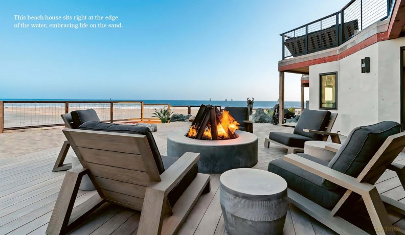 Coastal Bliss: Beautiful Beach Houses from Around the World [KSIĄŻKA]