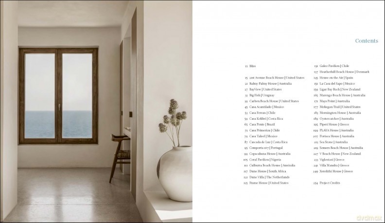 Coastal Bliss: Beautiful Beach Houses from Around the World [KSIĄŻKA]