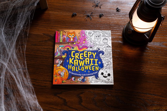 Creepy Kawaii Halloween: 50 Monstrously Cute Coloring Pages - Editors of Cider Mill Press [KSIĄŻKA]