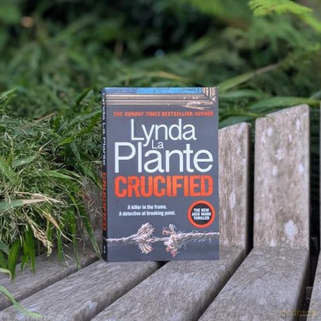 Crucified: The brand new 2025 Detective Jack Warr crime thriller - Lynda La Plante [KSIĄŻKA]