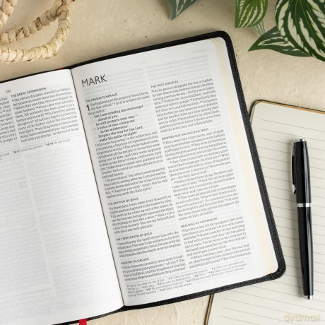 CSB Thinline Bible, Anglicised Edition, Black Leather [KSIĄŻKA]