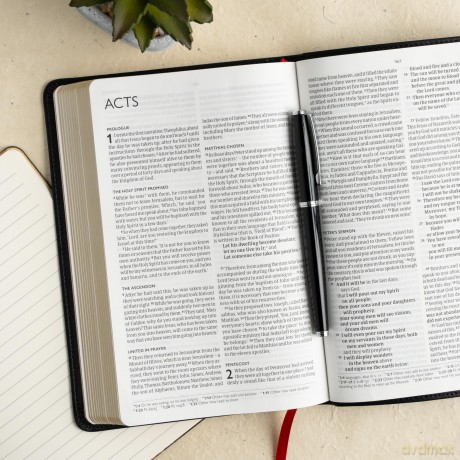 CSB Thinline Bible, Anglicised Edition, Black LeatherTouch - CSB Bibles by Holman [KSIĄŻKA]