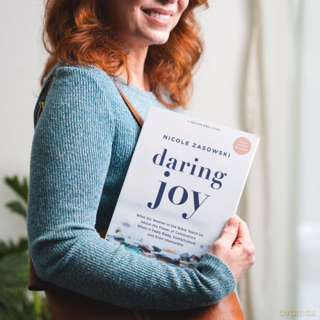 Daring Joy Bible Study Book With Video Access - Nicole Zasowski [KSIĄŻKA]