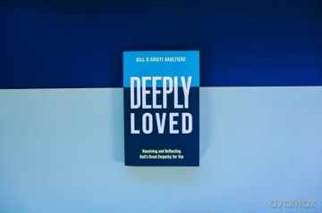 Deeply Loved: Receiving and Reflecting God's Great Empathy for You - Bill Gaultiere [KSIĄŻKA]