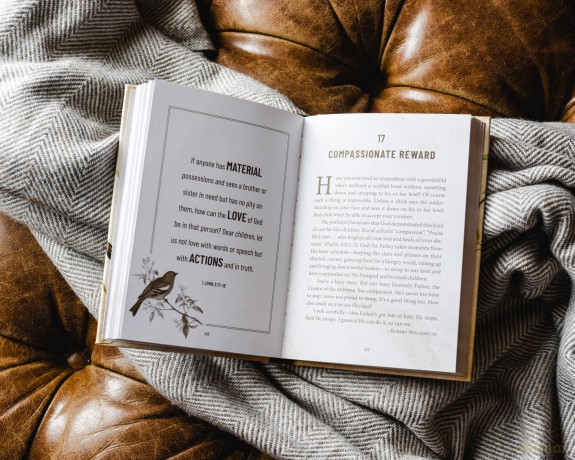 Devotions for Grandpas: A 40-Day Bible Devotional to Encourage and Inspire Grandfathers - The Perfect Christian Gifts for Men - Zondervan [KSIĄŻKA]