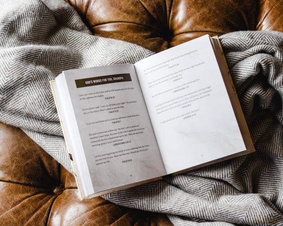 Devotions for Grandpas: A 40-Day Bible Devotional to Encourage and Inspire Grandfathers - The Perfect Christian Gifts for Men - Zondervan [KSIĄŻKA]