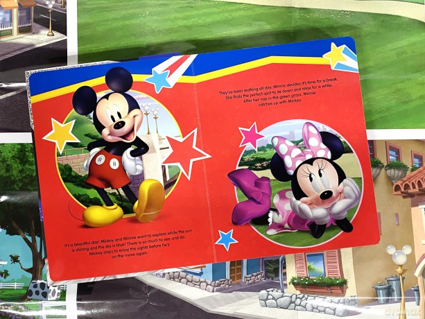 Disney 100 Limited Edition Mickey My Busy Books - Storybook, 10 figurines, playmat [KSIĄŻKA]