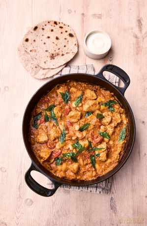 Eat Yourself Healthy: Jamie's Ultimate Cookbook for Everyday Healthy Eating - With a 2-Week Health Kickstart Plan - Jamie Oliver [KSIĄŻKA]