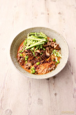 Eat Yourself Healthy: Jamie's Ultimate Cookbook for Everyday Healthy Eating - With a 2-Week Health Kickstart Plan - Jamie Oliver [KSIĄŻKA]