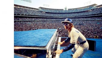 Elton John: Icon - Iconic Images [KSIĄŻKA]