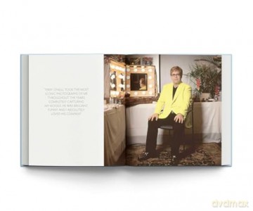Elton John: Icon - Iconic Images [KSIĄŻKA]