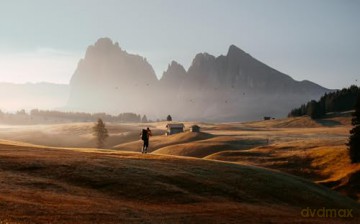 Escape: Discovering the Dolomites: A Visual Journey and Adventures - Guerel Sahin [KSIĄŻKA]