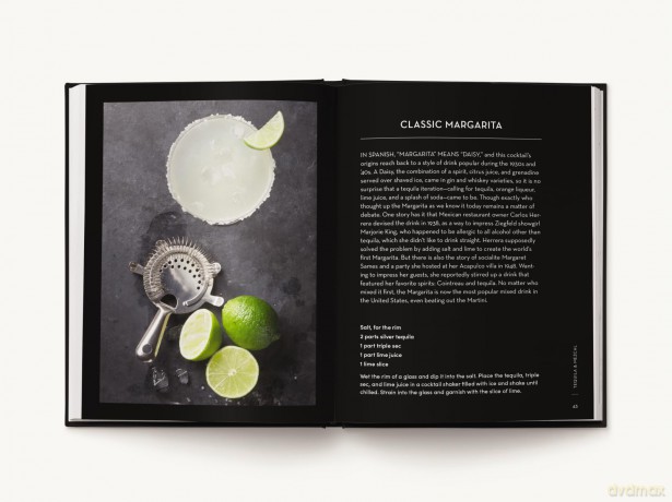 ESSENTIALS: Cocktails: Over 500 Classic Recipes - Editors of Cider Mill Press [KSIĄŻKA]