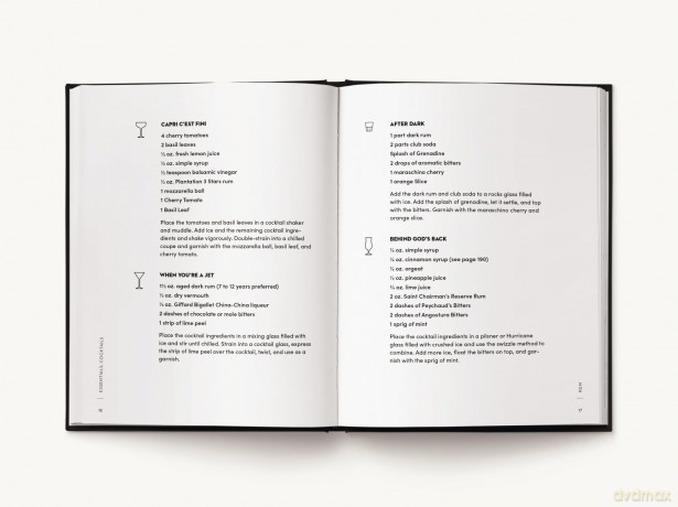 ESSENTIALS: Cocktails: Over 500 Classic Recipes - Editors of Cider Mill Press [KSIĄŻKA]
