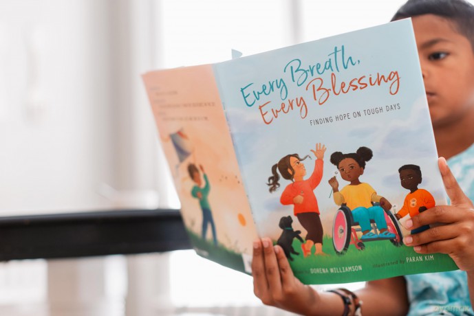 Every Breath, Every Blessing: Finding Hope on Tough Days - Dorena Williamson [KSIĄŻKA]