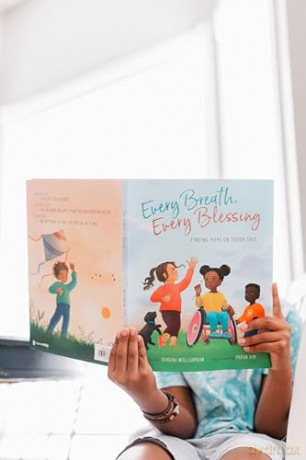 Every Breath, Every Blessing: Finding Hope on Tough Days - Dorena Williamson [KSIĄŻKA]