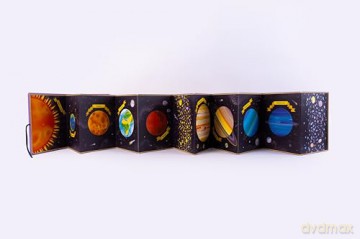 Explore the Solar System: A Fold-Out, Lift-the-Flap Book - DK [KSIĄŻKA]