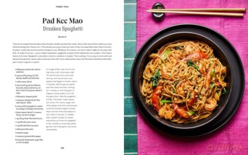 Family Thai: Bringing the Flavors of Thailand Home - Arnold Myint [KSIĄŻKA]