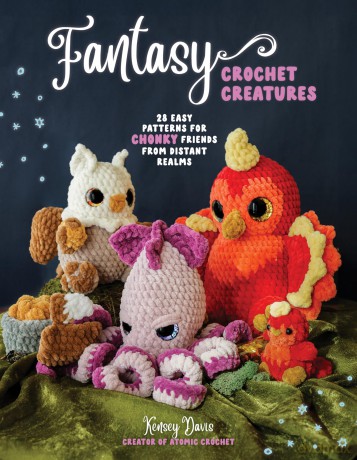 Fantasy Crochet Creatures: 20 Easy Patterns for Chonky Friends from Distant Realms: 28 Easy Patterns for Chonky Friends from Distant Realms - Kensey Davis [KSIĄŻKA]