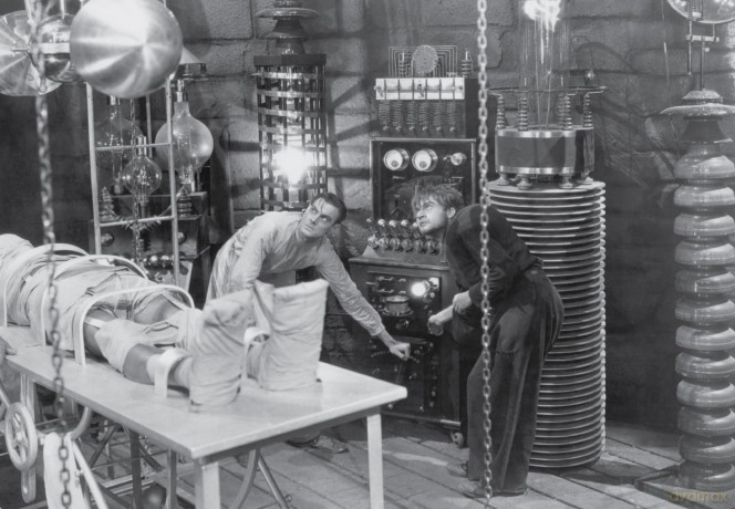 Frankenstein Lives: The Legacy of the World's Most Famous Monster - Paul Ruditis [KSIĄŻKA]