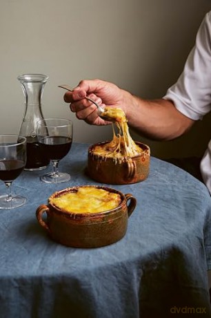 French Classics: The instant SUNDAY TIMES BESTSELLER with easy and elevated recipes to cook at home - Matthew Ryle [KSIĄŻKA]