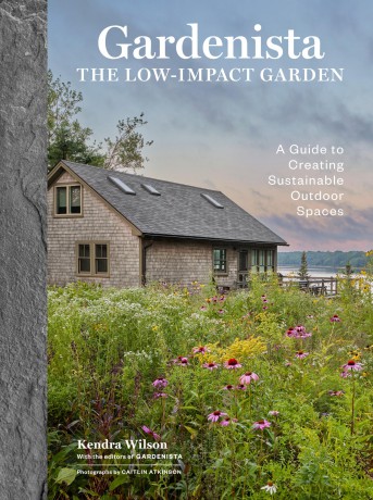 Gardenista: The Low-Impact Garden: A Sourcebook for Sustainable Outdoor Spaces - Editors of Gardenista [KSIĄŻKA]