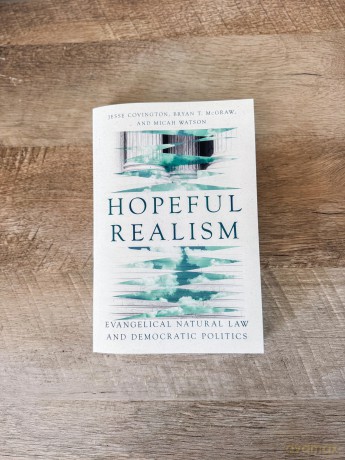 Hopeful Realism: Evangelical Natural Law and Democratic Politics - Jesse Covington [KSIĄŻKA]