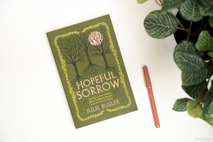 Hopeful Sorrow: Turning to God in Hope When Childhood Wounds Have You Turning Away - Julie Busler [KSIĄŻKA]