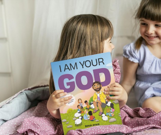 I Am Your God: 90 faith-building devotions - Bekah Grace [KSIĄŻKA]