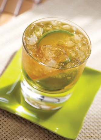 It's 5 o'clock Somewhere, Anniversary Edition: The Enhanced Global Guide to Fabulous Cocktails - Colleen Mullaney [KSIĄŻKA]