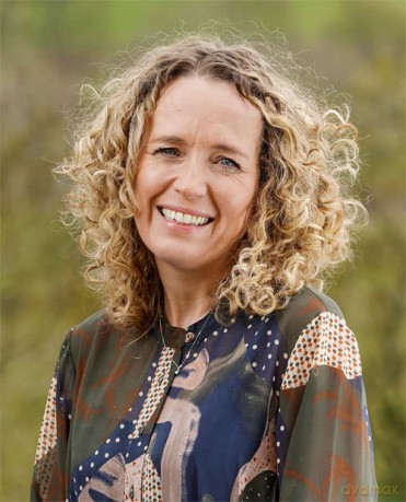 Joy for the Steel Girls: A BRAND-NEW for 2025 heart-warming, uplifting and emotional WWII saga, set in Sheffield: Book 6 - Michelle Rawlins [KSIĄŻKA]