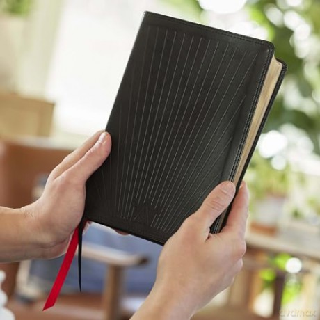 Kingdom Life Bible: Joining God's Mission to Save the World - Thomas Nelson [KSIĄŻKA]