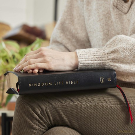 Kingdom Life Bible: Joining God's Mission to Save the World - Thomas Nelson [KSIĄŻKA]