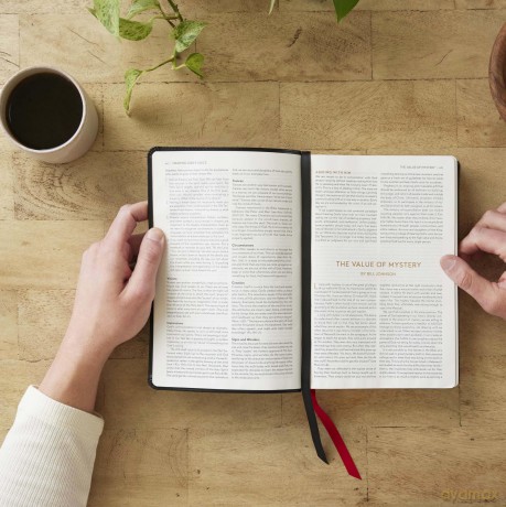 Kingdom Life Bible: Joining God's Mission to Save the World - Thomas Nelson [KSIĄŻKA]