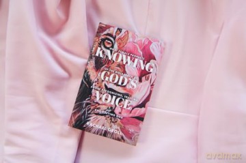 Knowing God's Voice: What Female Prophets of the Bible Teach Us About Recognizing, Trusting, and Obeying God - Rachael Groll [KSIĄŻKA]