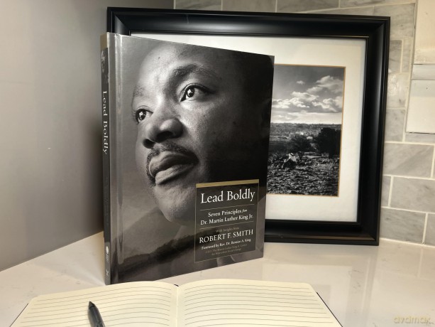 Lead Boldly: Seven Principles from Dr. Martin Luther King, Jr. - Robert F. Smith [KSIĄŻKA]