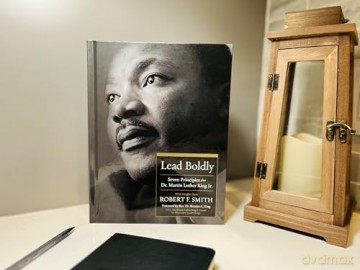 Lead Boldly: Seven Principles from Dr. Martin Luther King, Jr. - Robert F. Smith [KSIĄŻKA]