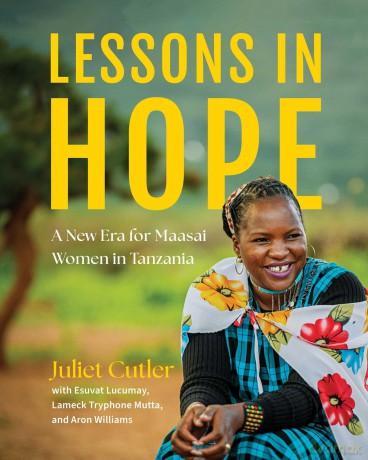 Lessons in Hope: A New Era for Maasai Women in Tanzania - Juliet Cutler [KSIĄŻKA]
