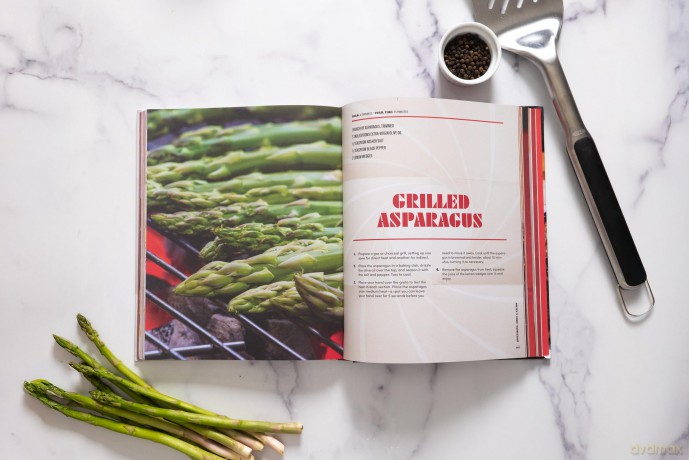 License to Grill: 100 BBQ Recipes for Your Eyes Only - The Coastal Kitchen [KSIĄŻKA]