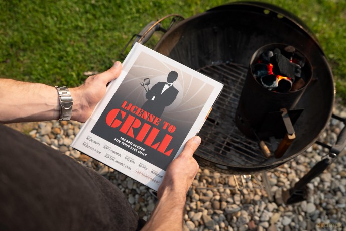 License to Grill: 100 BBQ Recipes for Your Eyes Only - The Coastal Kitchen [KSIĄŻKA]