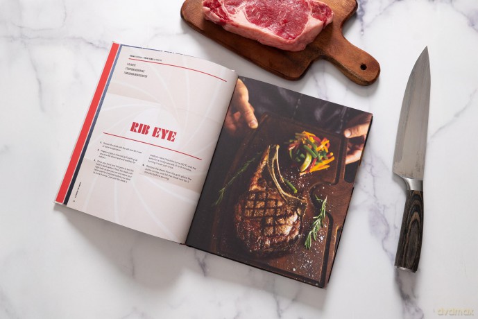 License to Grill: 100 BBQ Recipes for Your Eyes Only - The Coastal Kitchen [KSIĄŻKA]