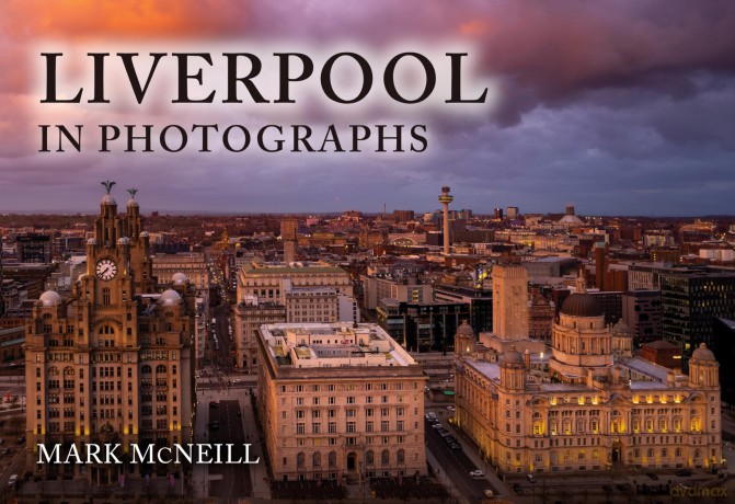 Liverpool in Photographs - Mark McNeill [KSIĄŻKA]