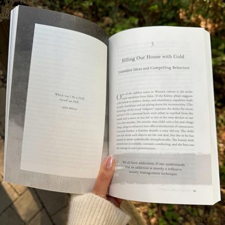 Living with Borrowed Dust: Reflections on Life, Love, and Other Grievances - James Hollis [KSIĄŻKA]