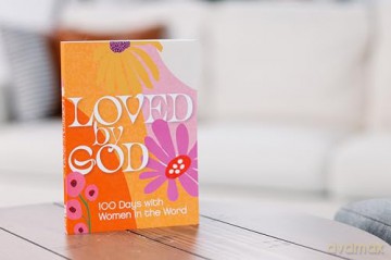 Loved by God: 100 Days with Women in the Word - Zondervan [KSIĄŻKA]