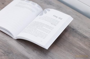 Loved by God: 100 Days with Women in the Word - Zondervan [KSIĄŻKA]