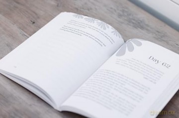 Loved by God: 100 Days with Women in the Word - Zondervan [KSIĄŻKA]