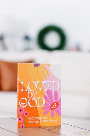 Loved by God: 100 Days with Women in the Word - Zondervan [KSIĄŻKA]
