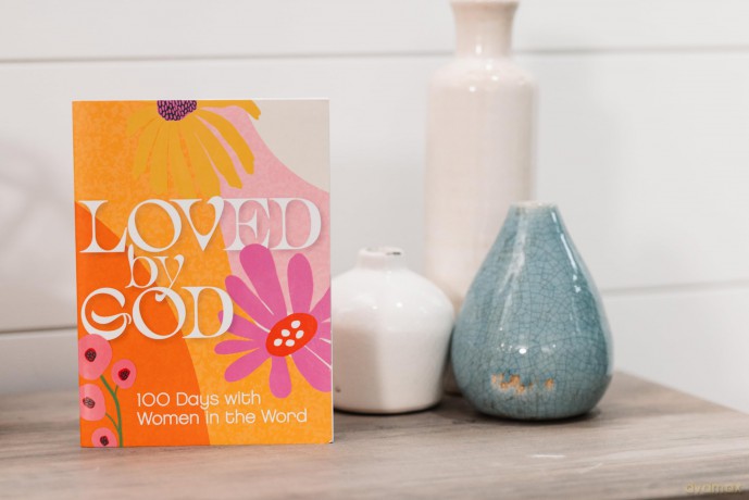 Loved by God: 100 Days with Women in the Word - Zondervan [KSIĄŻKA]